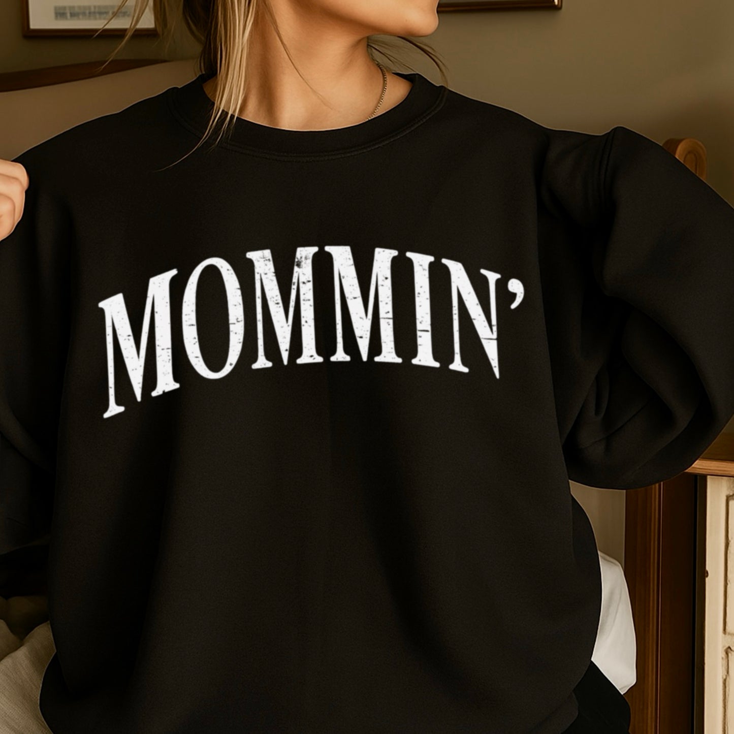 Mommin’ Crewneck Sweatshirt