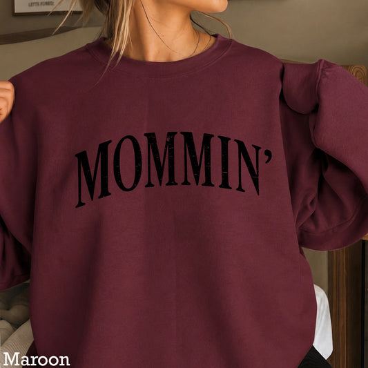 Mommin’ Crewneck Sweatshirt