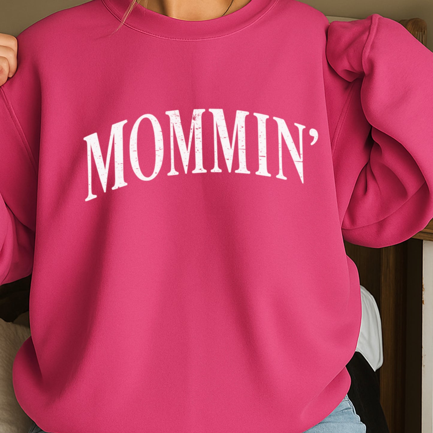 Mommin’ Crewneck Sweatshirt