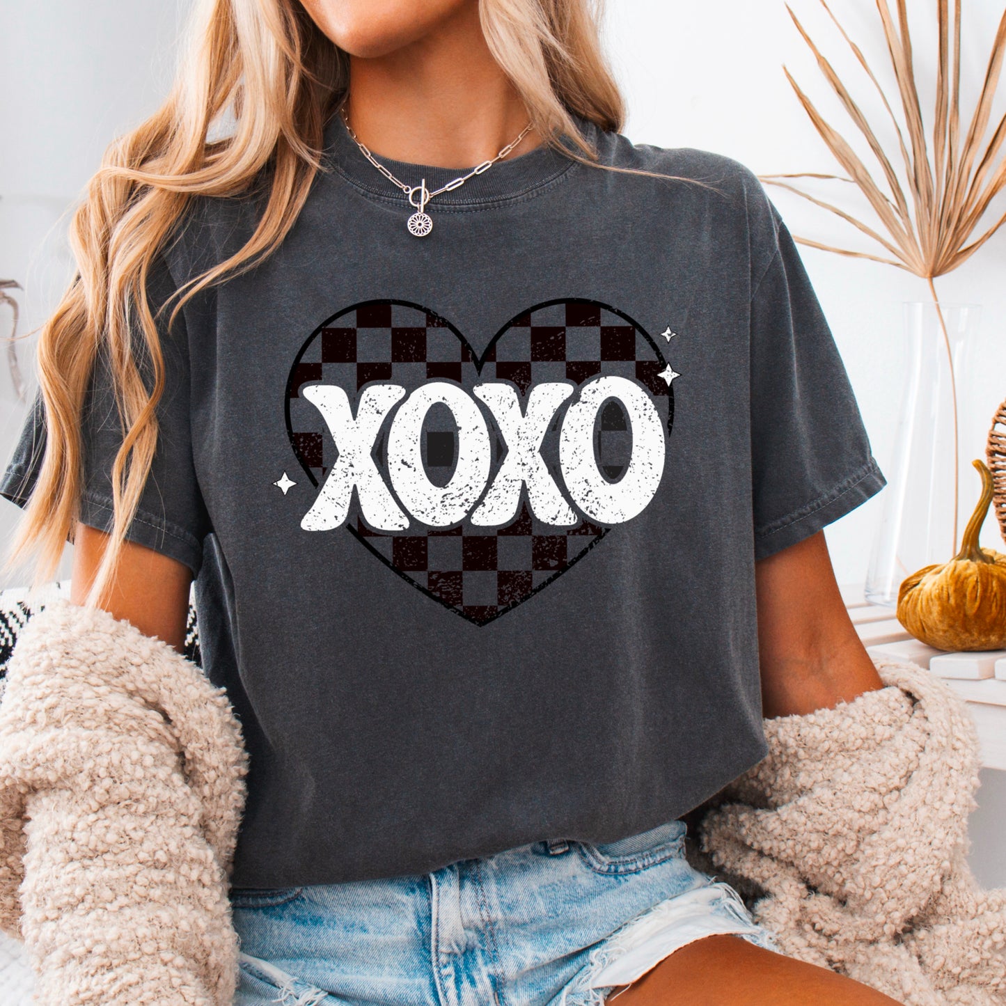 Xoxo Comfort Color Graphic Tee