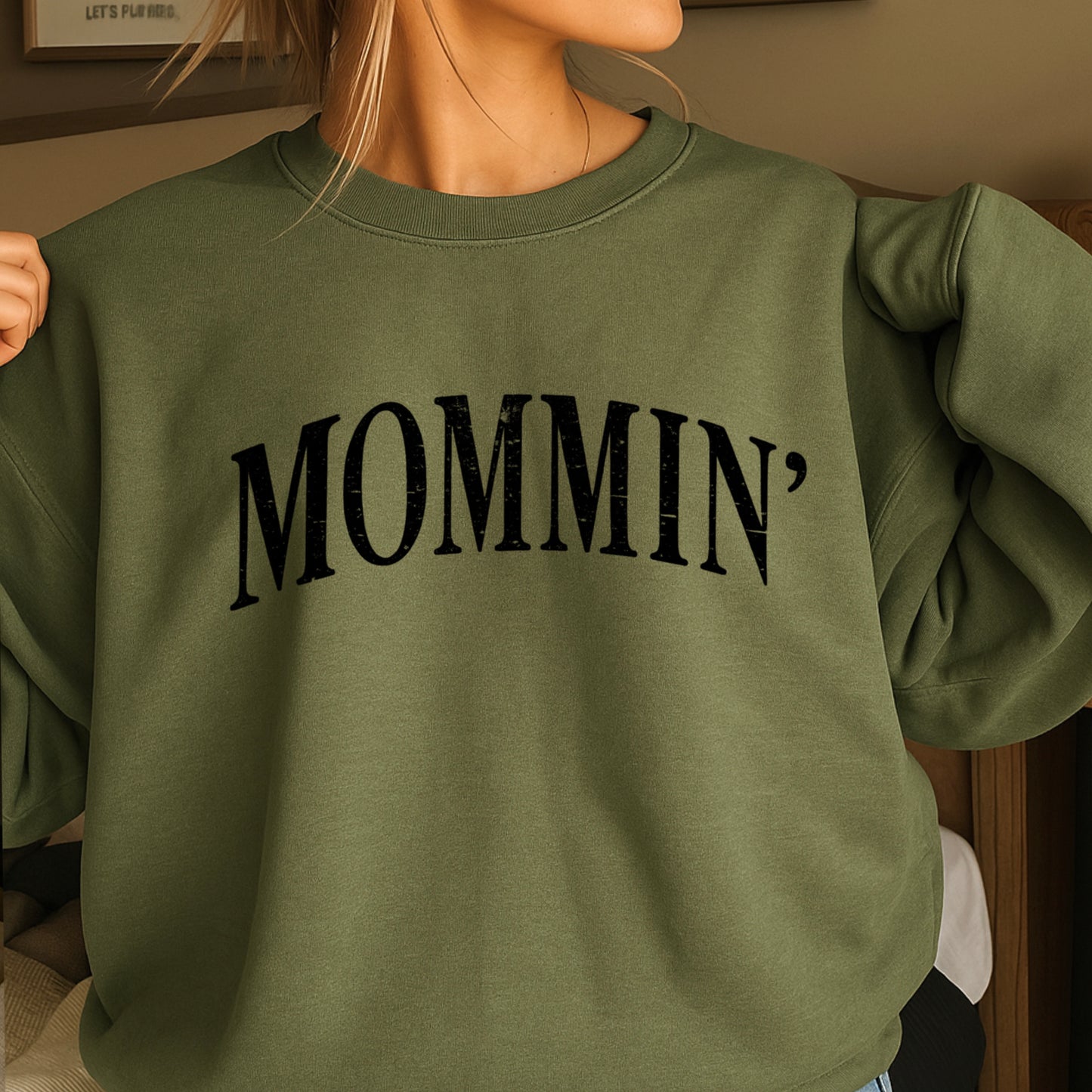 Mommin’ Crewneck Sweatshirt