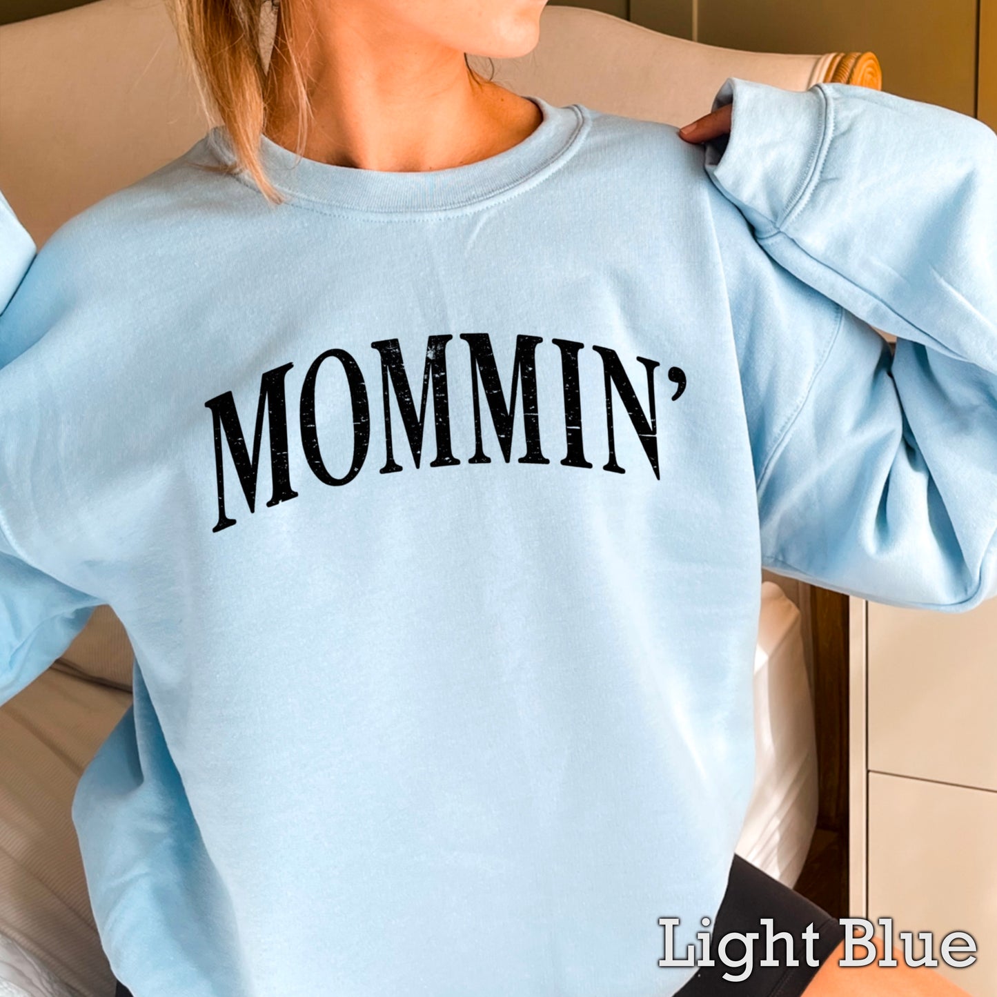 Mommin’ Crewneck Sweatshirt