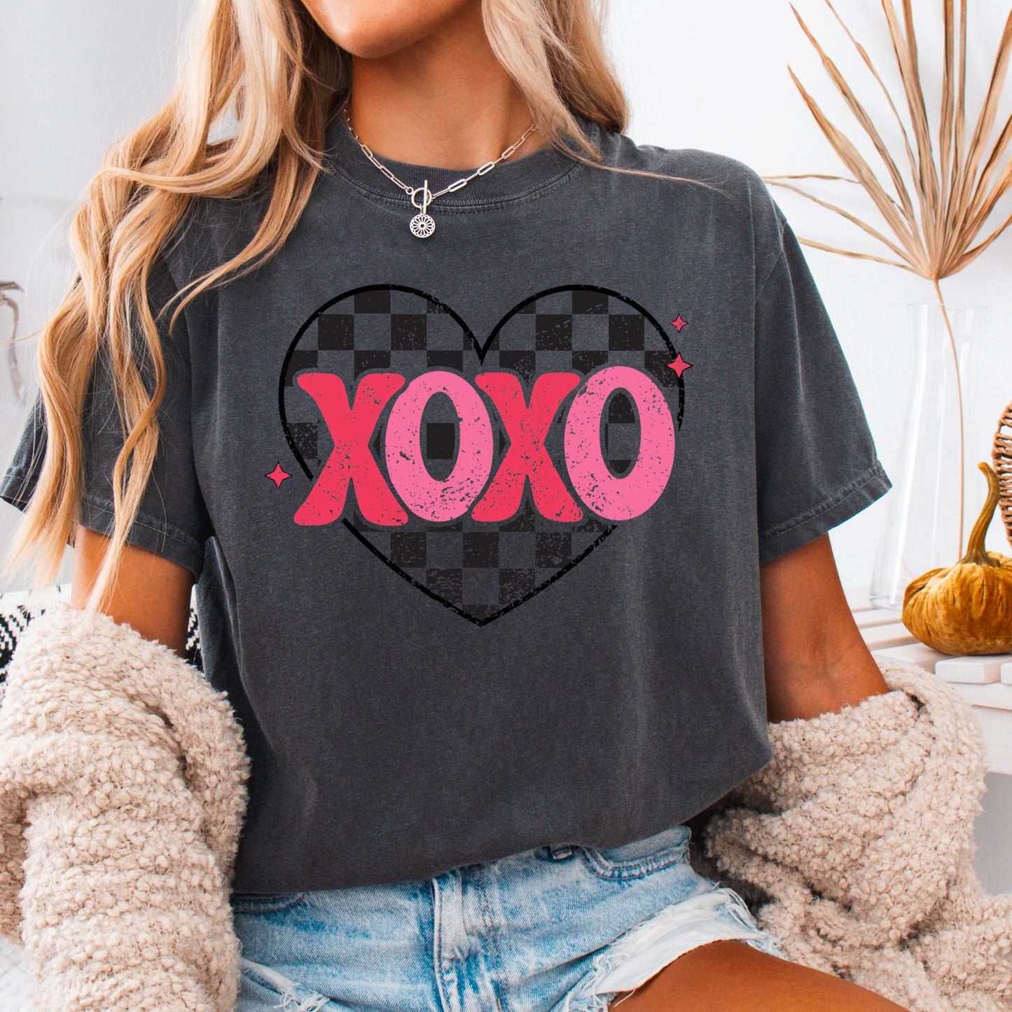 Xoxo Comfort Color Graphic Tee