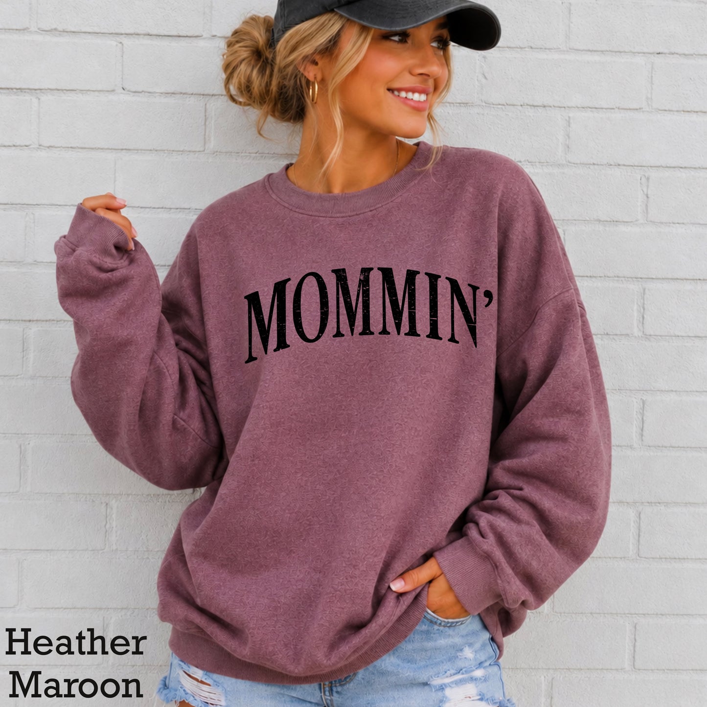Mommin’ Crewneck Sweatshirt