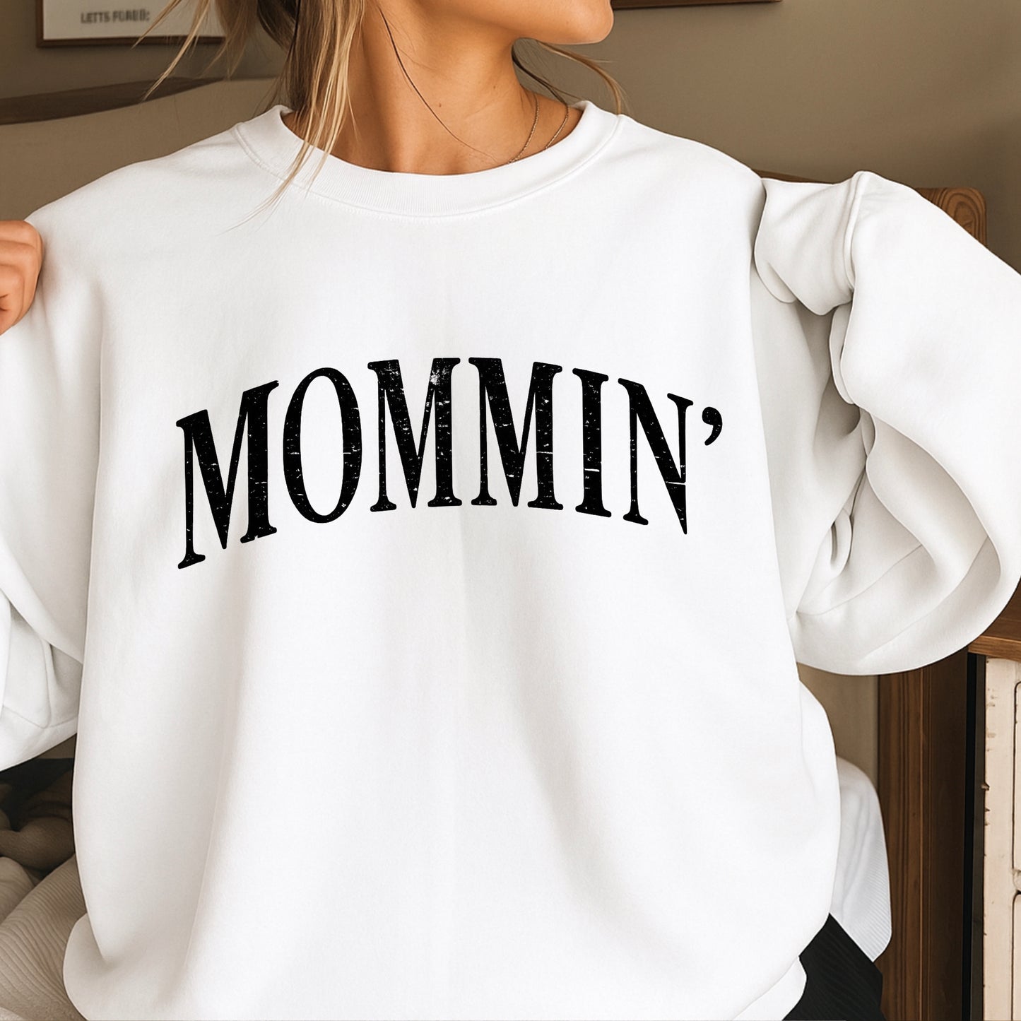 Mommin’ Crewneck Sweatshirt