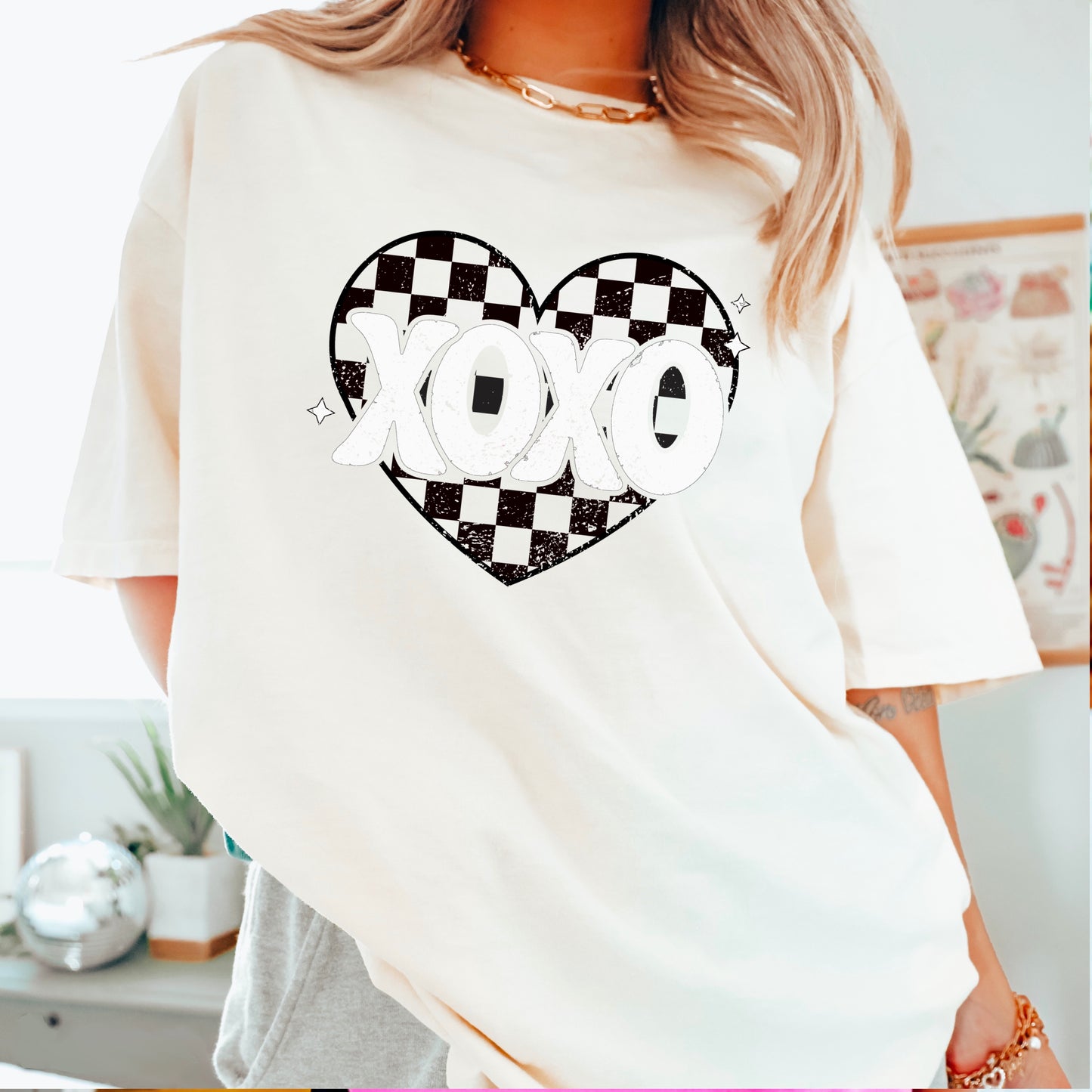 Xoxo Comfort Color Graphic Tee