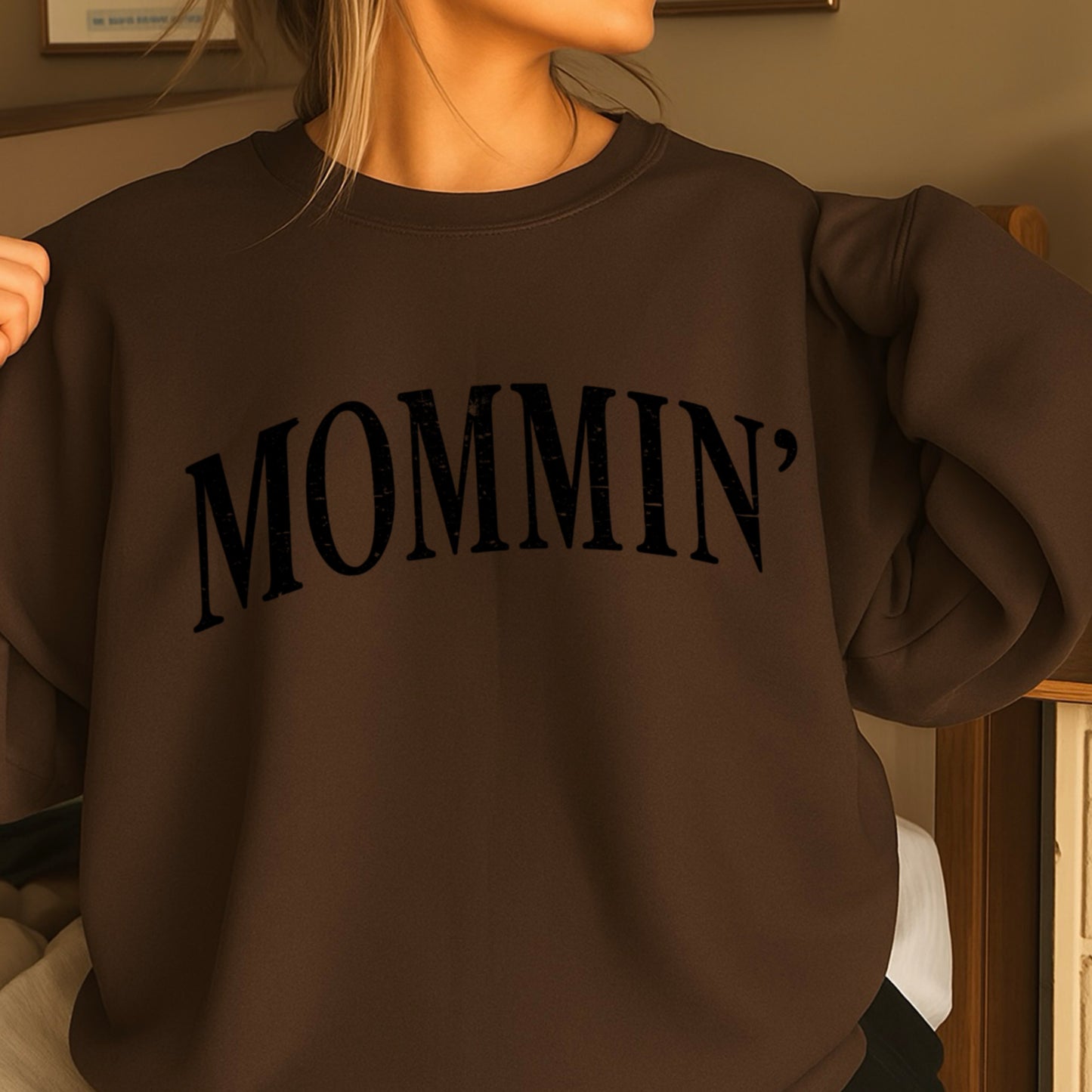 Mommin’ Crewneck Sweatshirt