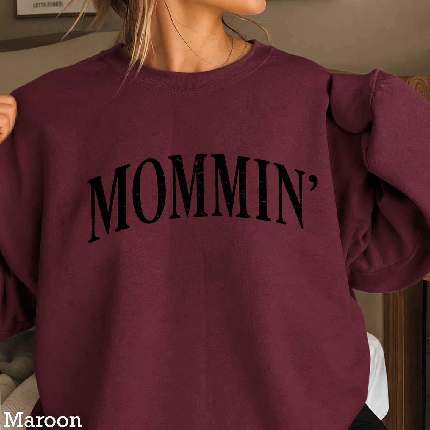 Mommin’ Crewneck Sweatshirt