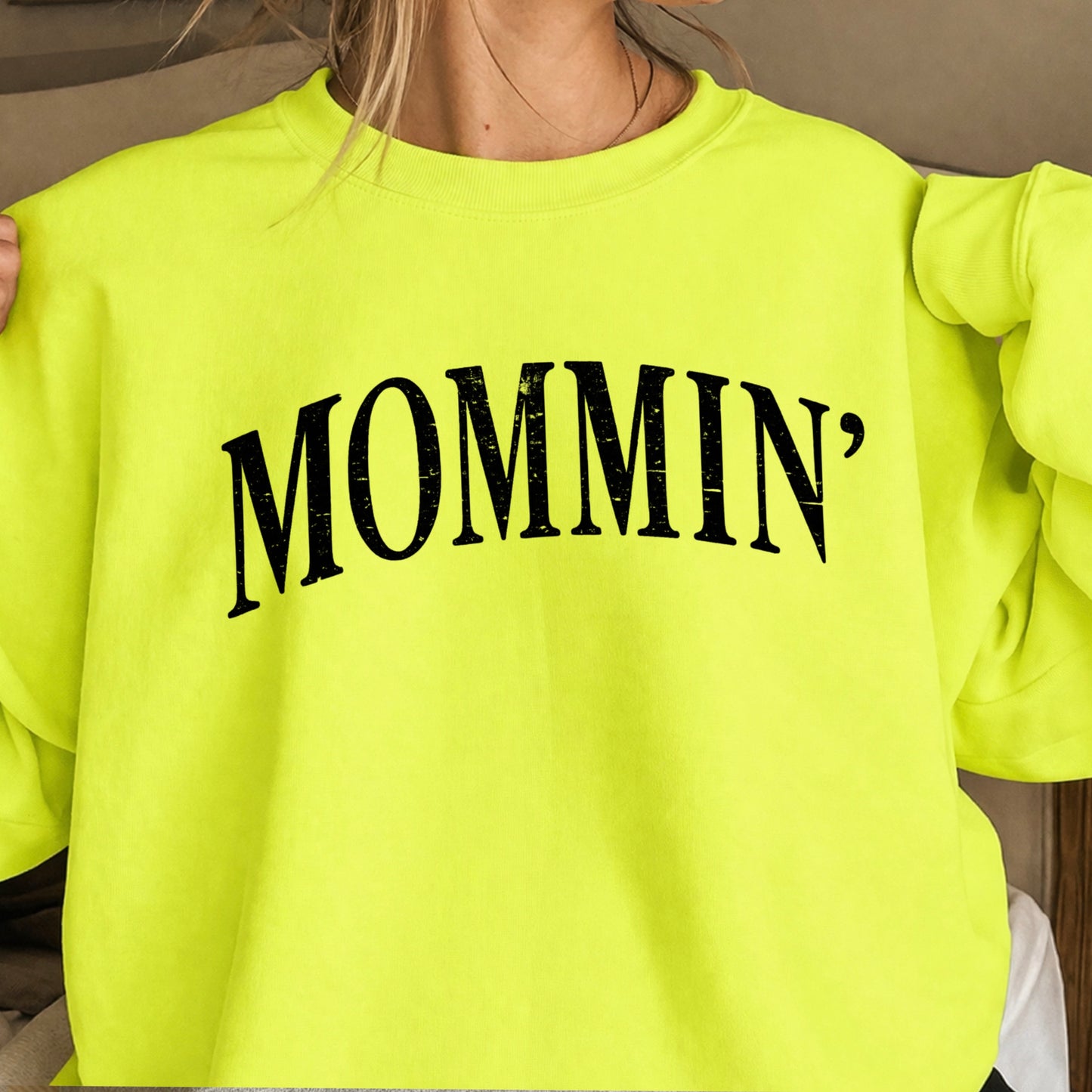 Mommin’ Crewneck Sweatshirt