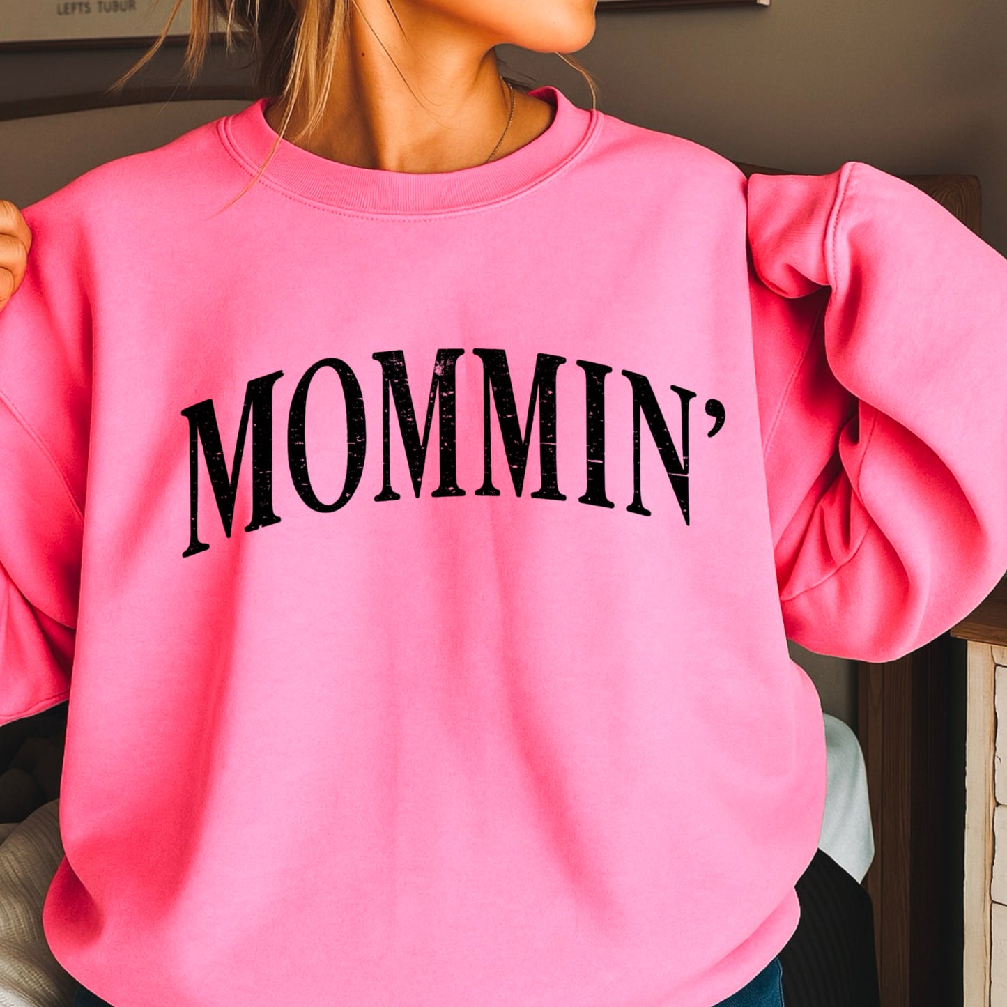 Mommin’ Crewneck Sweatshirt