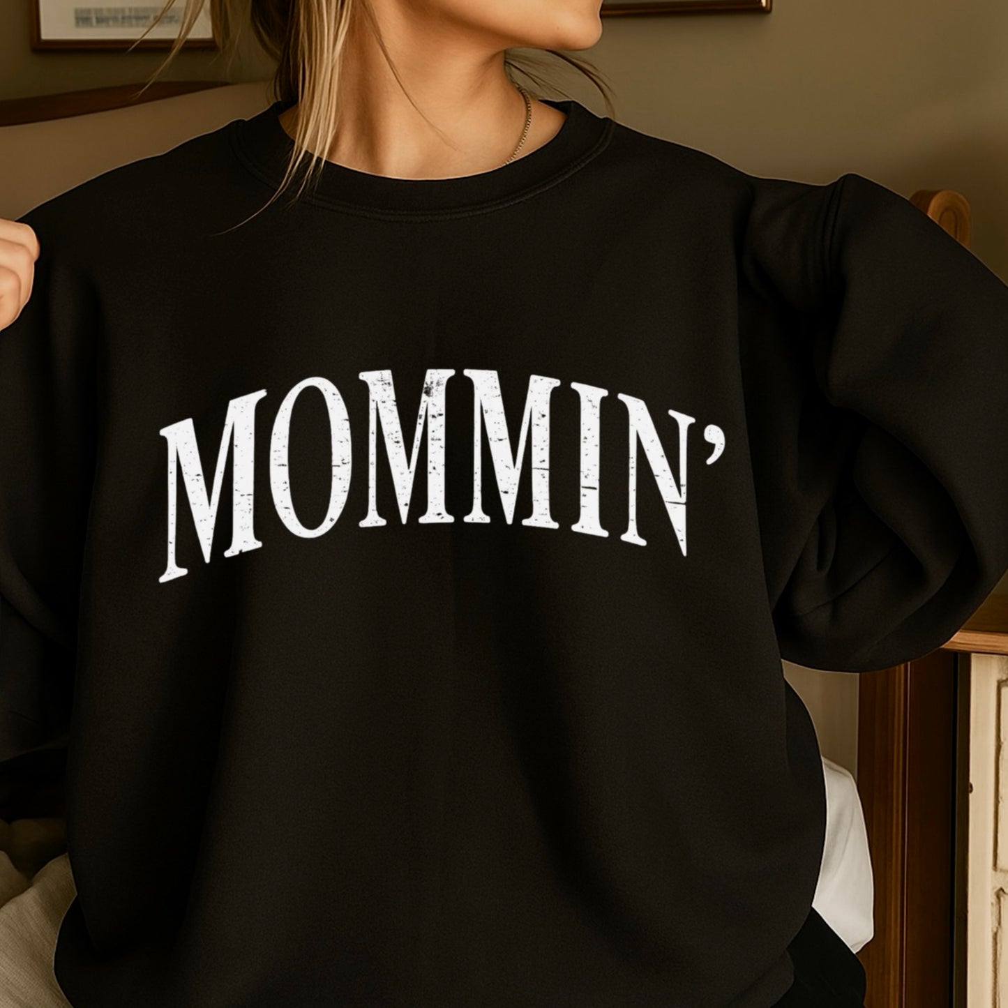 Mommin’ Crewneck Sweatshirt