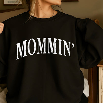 Mommin’ Crewneck Sweatshirt