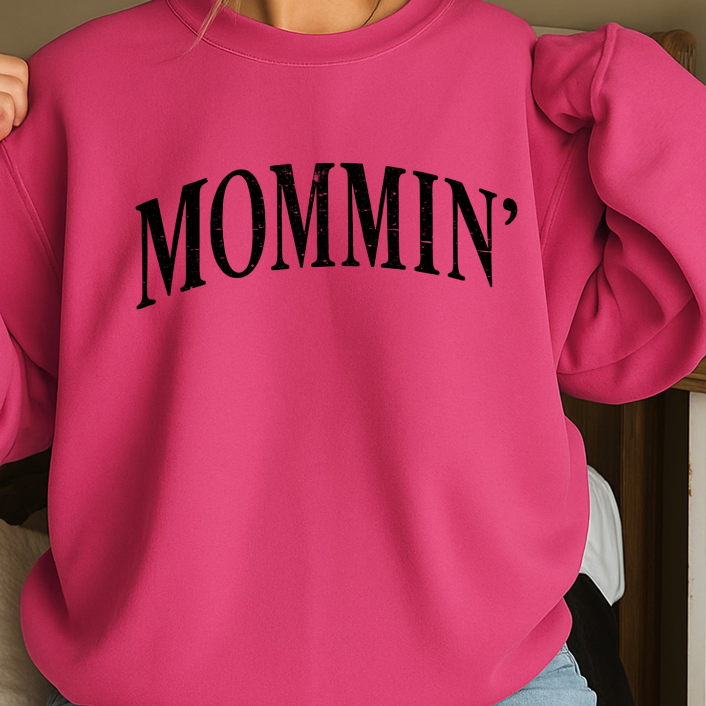 Mommin’ Crewneck Sweatshirt