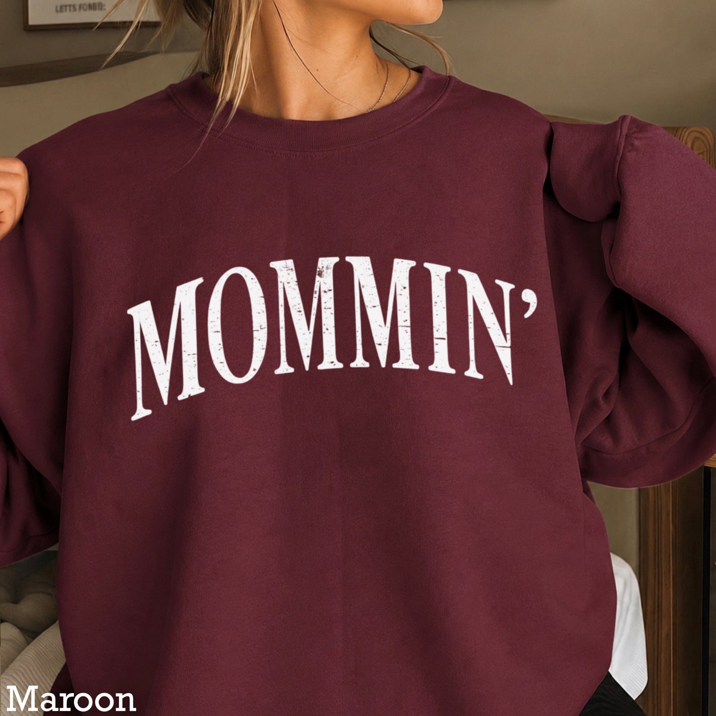 Mommin’ Crewneck Sweatshirt