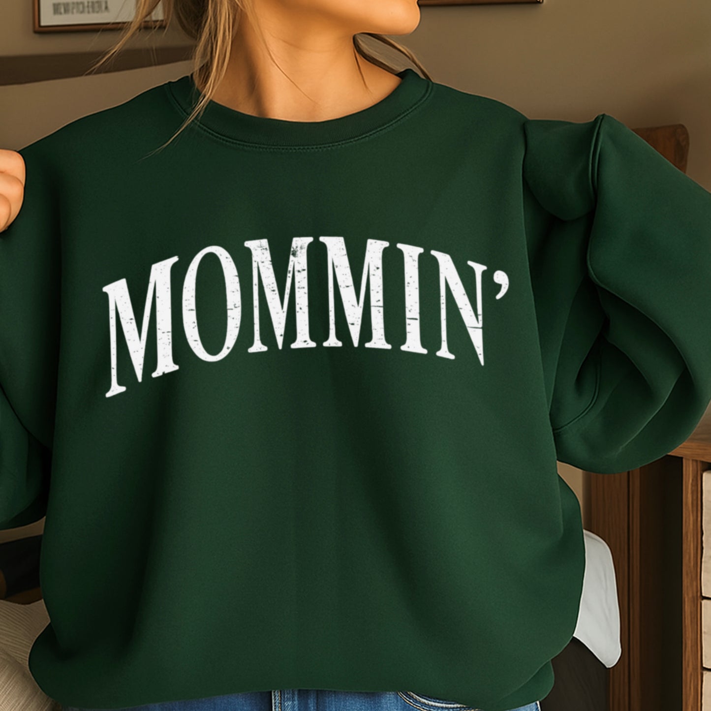 Mommin’ Crewneck Sweatshirt