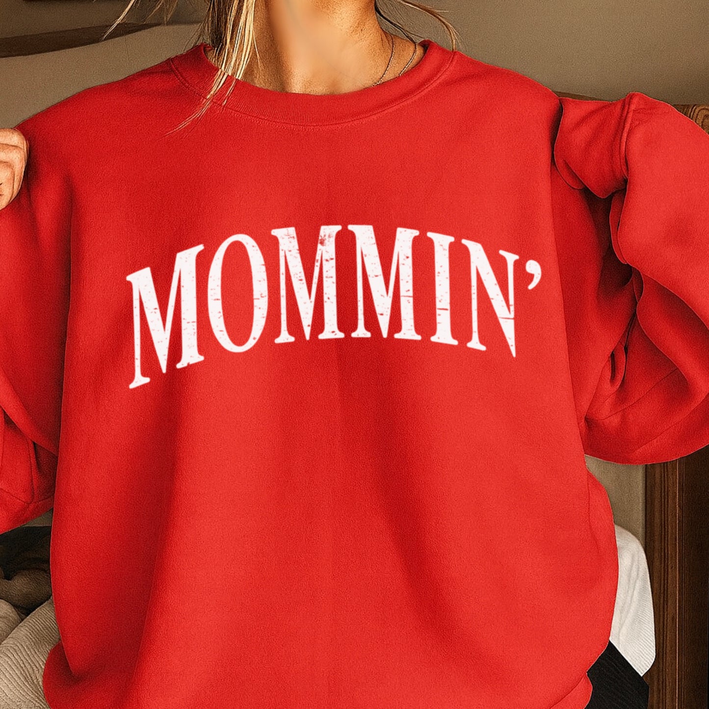 Mommin’ Crewneck Sweatshirt