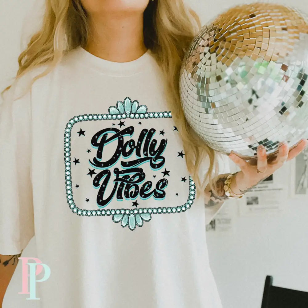 Dolly Vibes Comfort Color Graphic Tee
