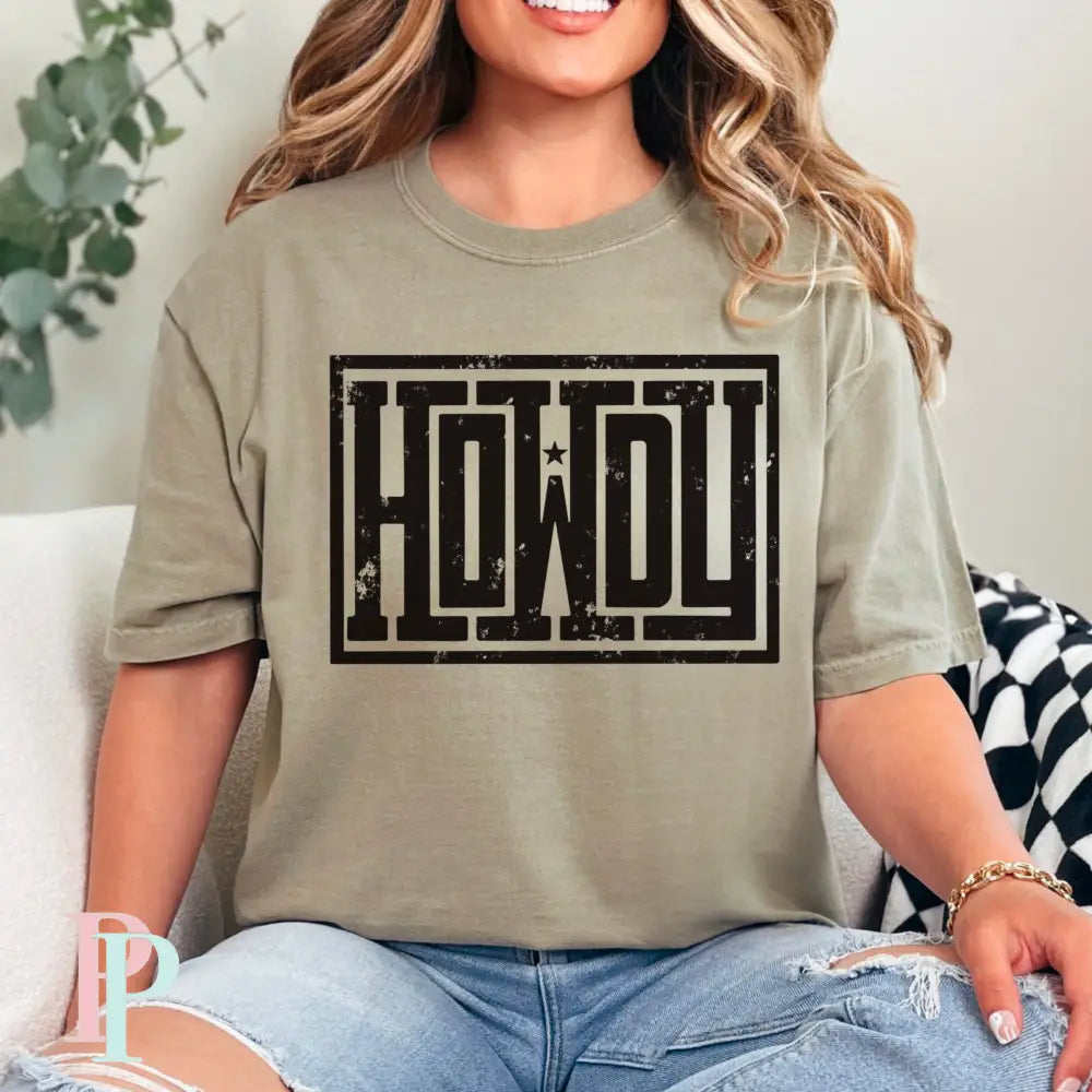 Howdy Comfort Color Graphic Tee KHAKI / SMALL