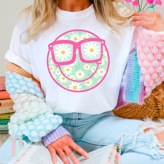 Preppy Daisy Face Comfort Color Graphic Tee